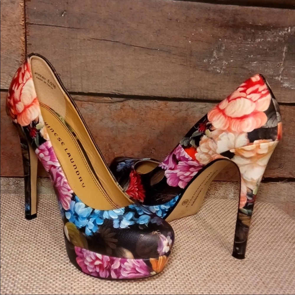Beautiful Floral print  Platform pumps